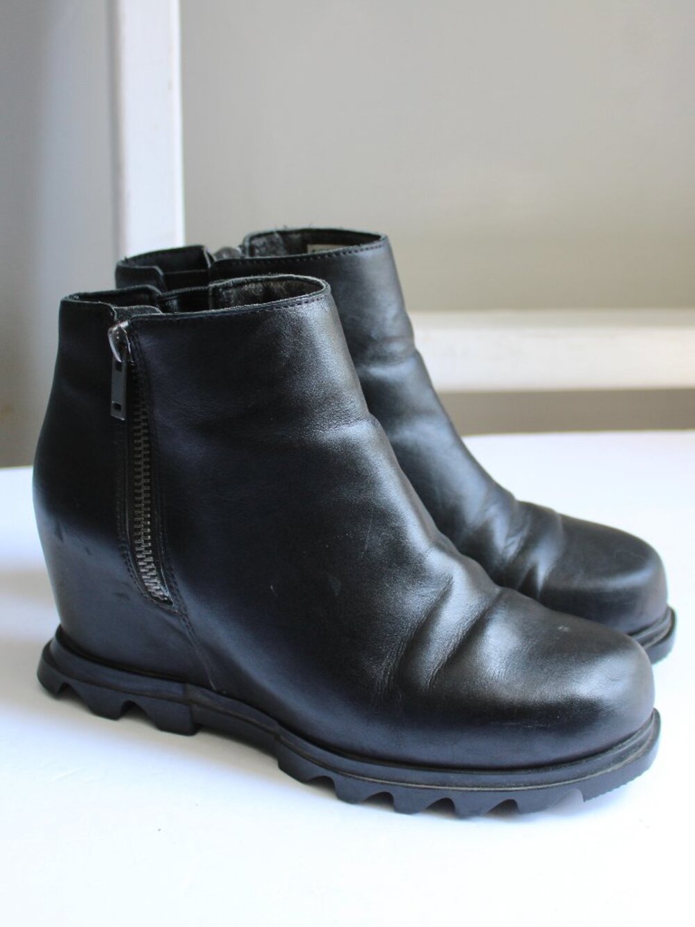 Sorel Joan Of Arctic Wedge Zip Leather Bootie Ankle Boots Black Women's Size 8.5